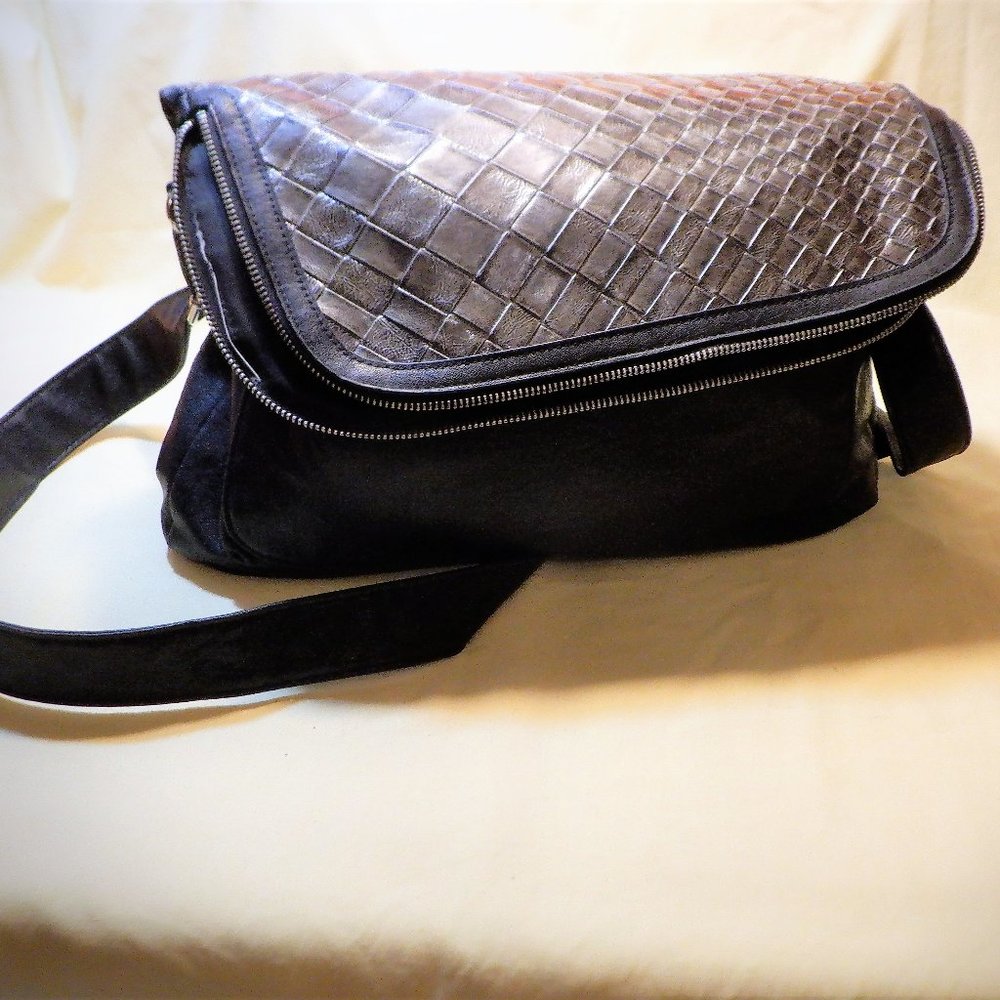 LEATHER *** TIANNI ***  Zippered / Foldable / Secure